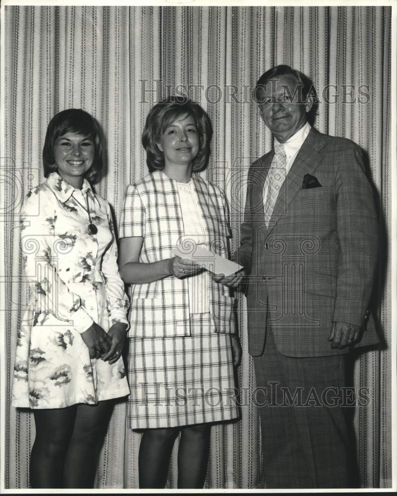 1973 Press Photo Group of the Delta Aimees Philanthropy and UNO - nob44922