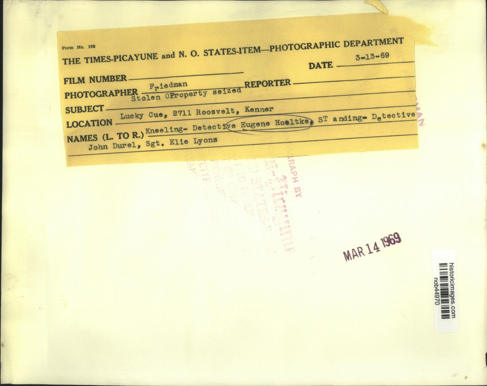 1969 Press Photo Detectives With Stolen Property Seized at Lucky Cue in Kenner