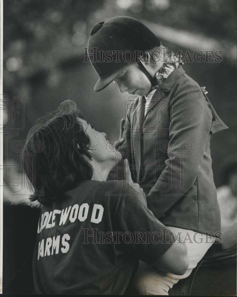 1974 Press Photo Horse shoeing - .Youngsters learns to accept defeat - nob45049