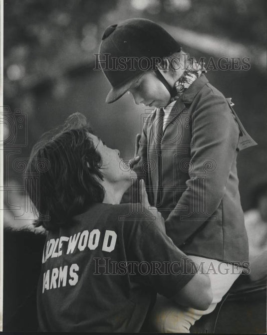 1974 Press Photo Horse shoeing - .Youngsters learns to accept defeat - nob45049
