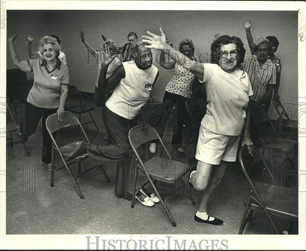 1983 Press Photo For the over-40&#39;s workout classmates: Glidercize. - nob45309- Historic Images