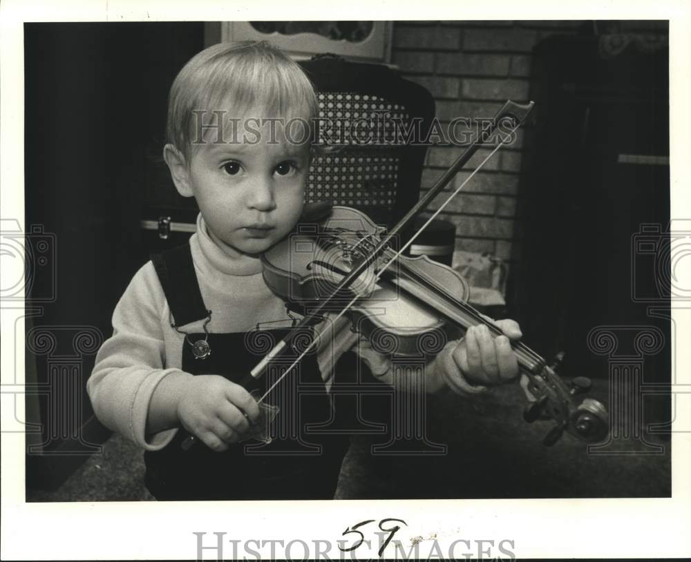 1982 Press Photo Devon Harris, 19 months old, begins Suzuki violin lessons- Historic Images