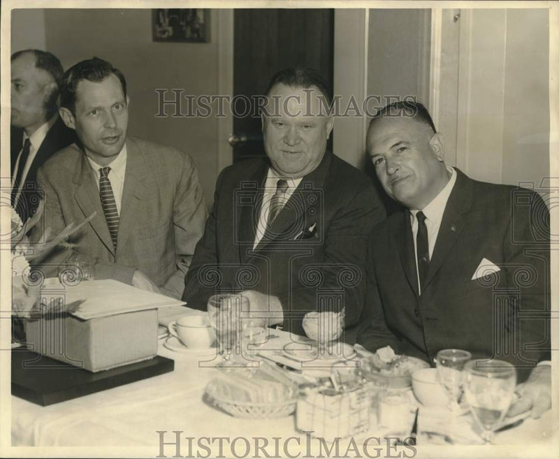 Load image into Gallery viewer, 1964 Press Photo Albert Hamilton, Henry Carter and Guillermo Arzu at luncheon
