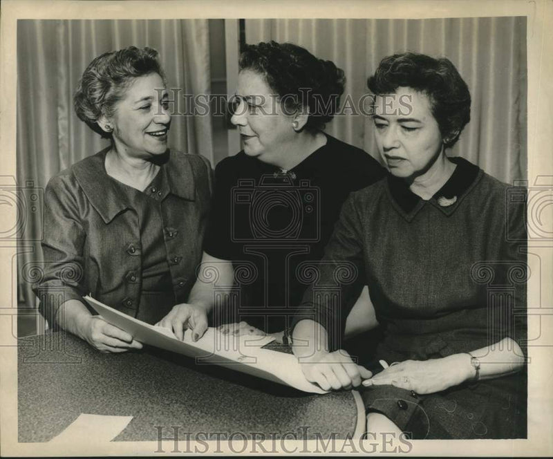 Load image into Gallery viewer, 1958 Press Photo Council of Jewish Women Meets at 125 State Street - nob45510
