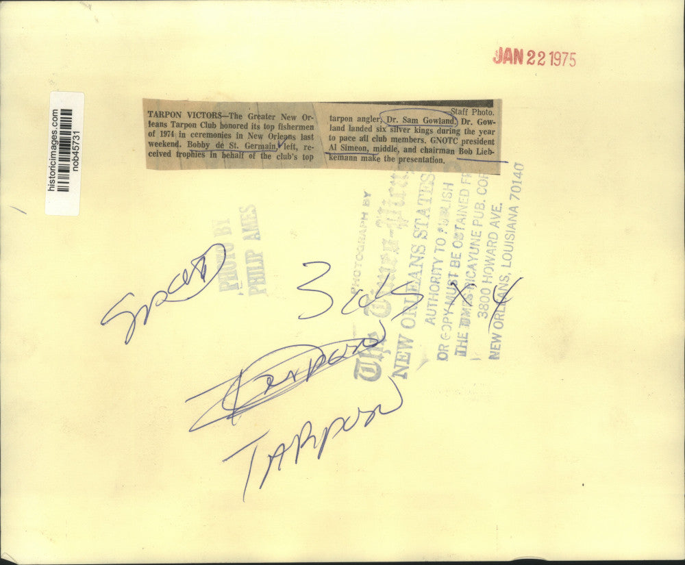 1975 Press Photo Bobby St. Germain receives award from New Orleans Tarpon Club