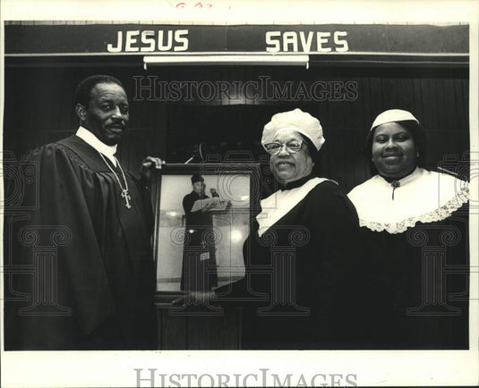 1984 Press Photo Triumph Universal Church in Christ Bishop Hampton and members