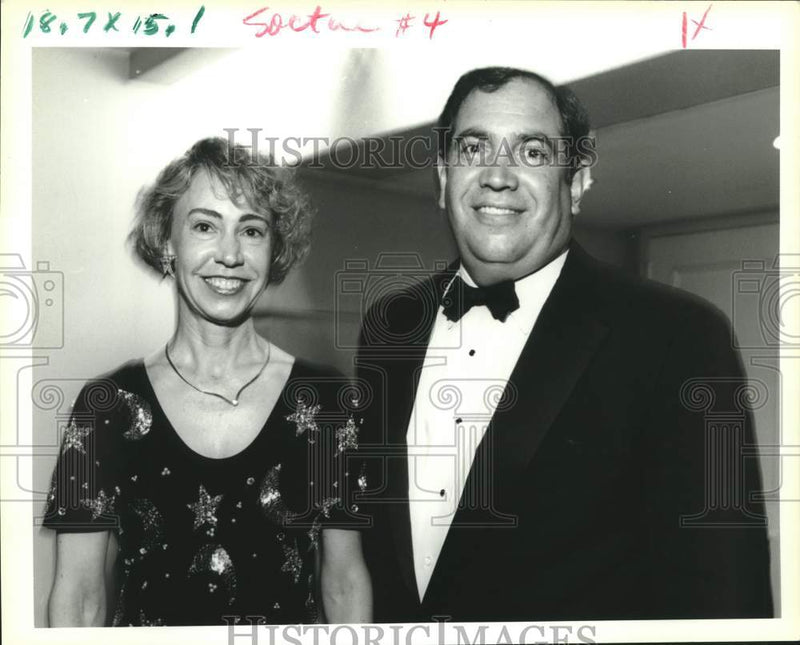 Load image into Gallery viewer, 1994 Press Photo Ann Mahorner, Steve Hansel at YLC event - nob46030
