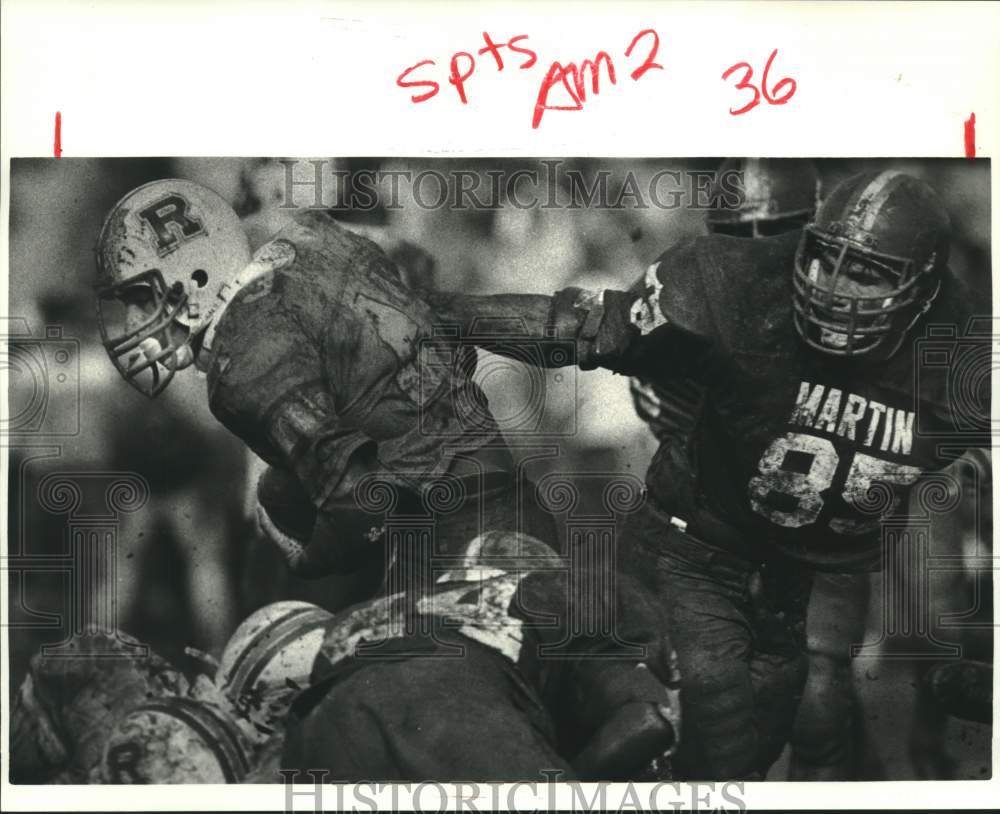 1985 Press Photo Rummel Raider against Brother Martin High School Football