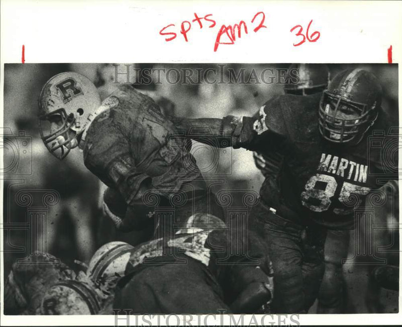 Load image into Gallery viewer, 1985 Press Photo Rummel Raider against Brother Martin High School Football
