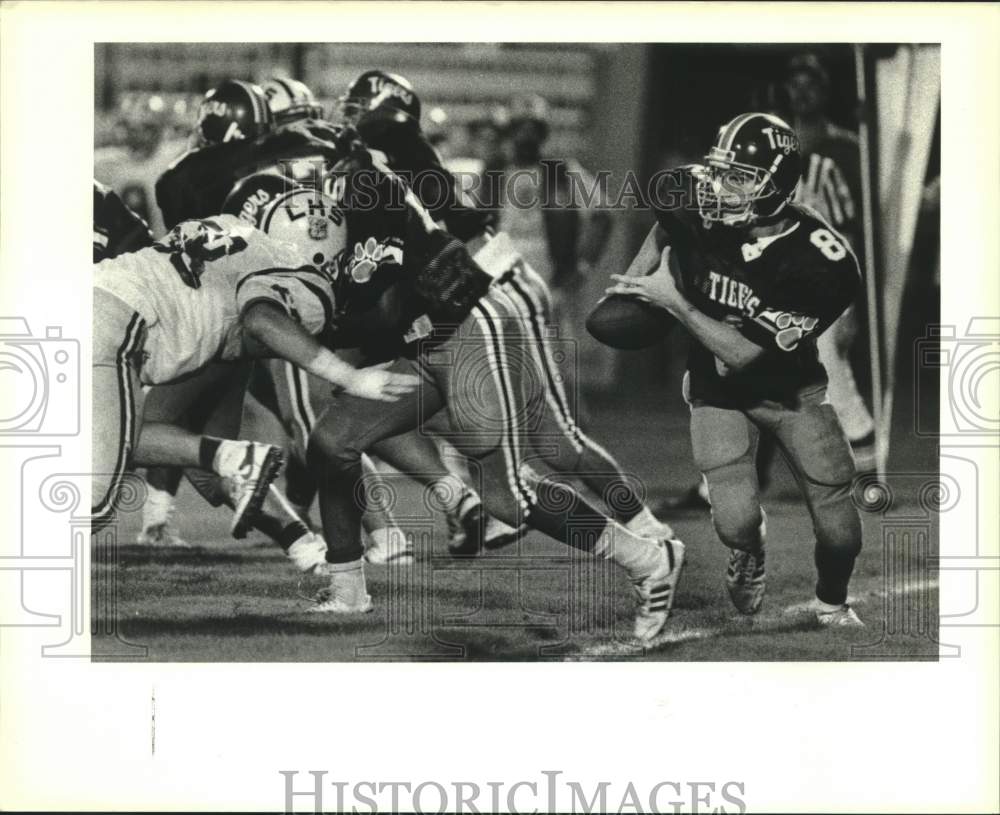 1989 Press Photo Football - Hahnville&#39;s QB Ron Keller against Lutcher- Historic Images