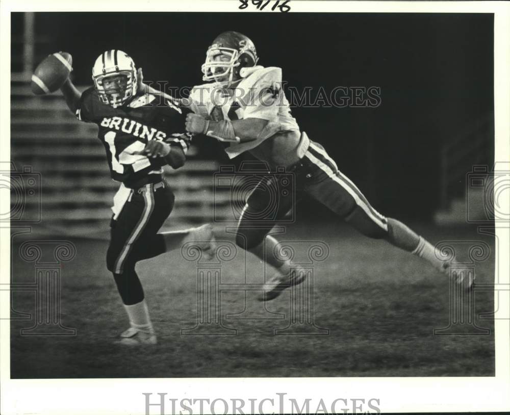 1984 Press Photo Slidell linebacker Freddy Smith collars Bonnabel quarterback- Historic Images