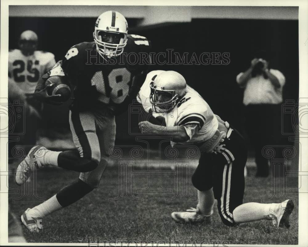 1984 Press Photo Shaw versus Holy Cross Football game at West Jefferson Stadium- Historic Images