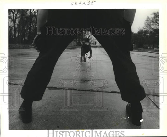 1992 Press Photo Kenner police drug detection dog playing after training