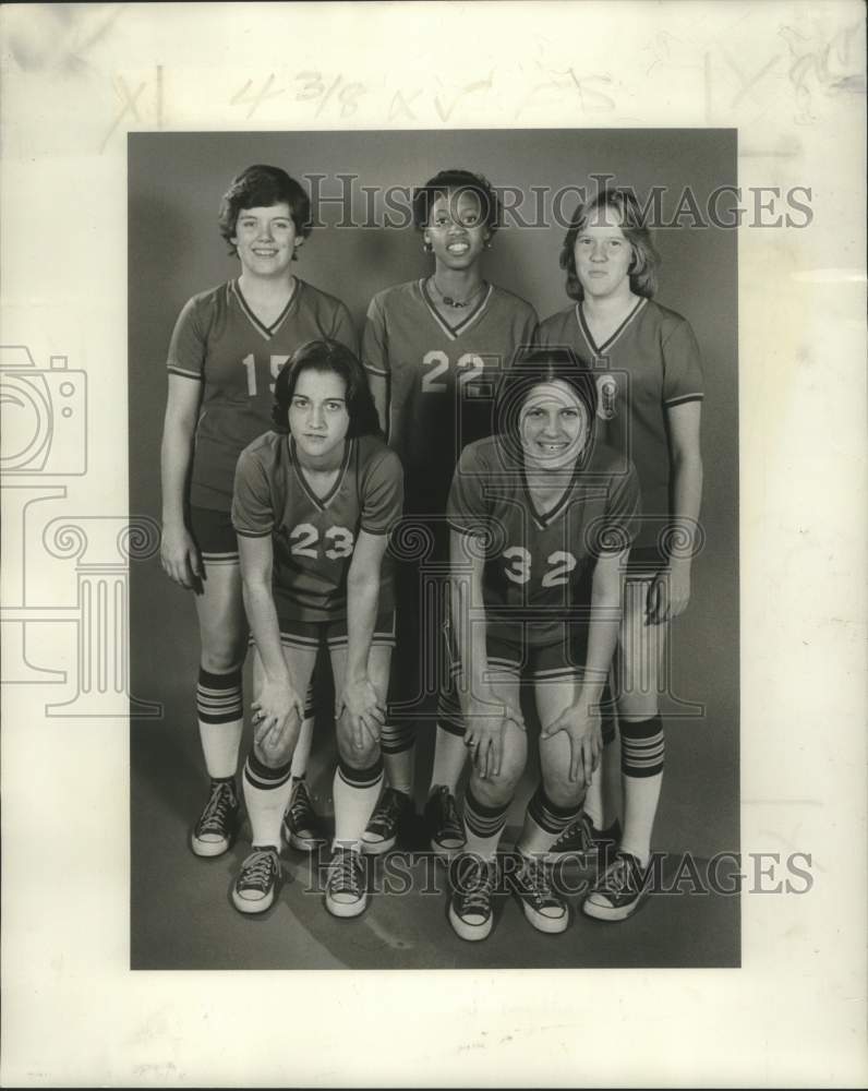 1977 Press Photo Basketball - Grace King&#39;s starting unit members prior to game- Historic Images