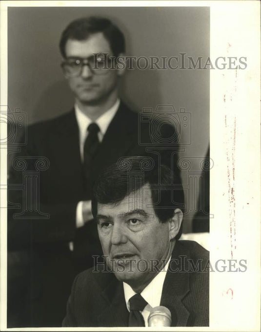 1987 Press Photo Mike Yenni, New Parish President, listens to Willie Hof