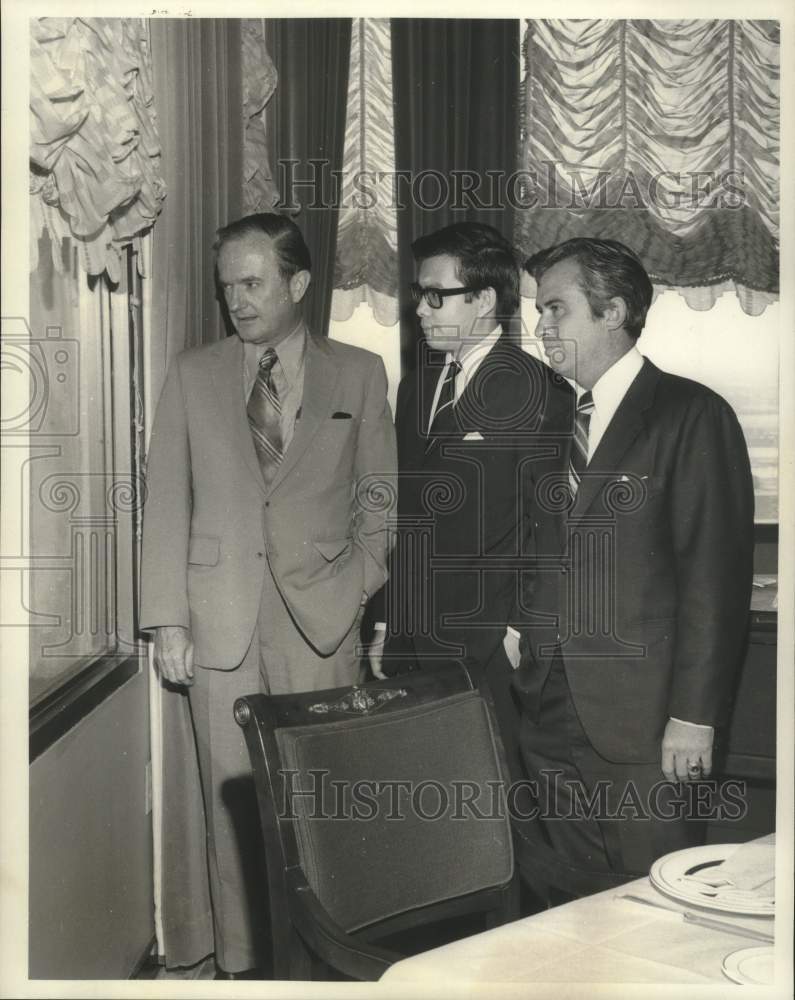 Load image into Gallery viewer, 1971 Press Photo Group of the Hong Kong Trade Development Council - nob47896
