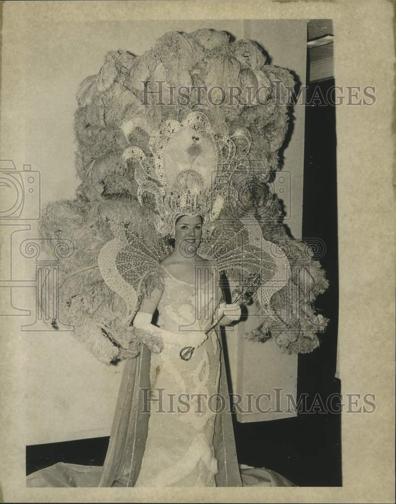 Load image into Gallery viewer, 1971 Press Photo Paula Carol Krebs, Krewe of Mokana, queen of the Carnival ball
