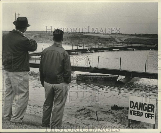1961 Press Photo Officials inspecting the Interstate-10 construction