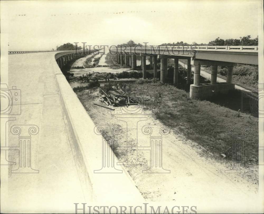 1971 Press Photo New highway lanes running parallel. - nob49741- Historic Images