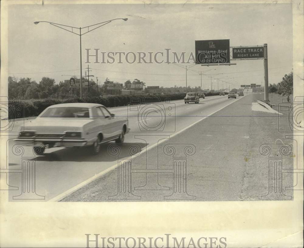 1972 Press Photo Large signs on I-10 must be 800 feet from the exit.- Historic Images