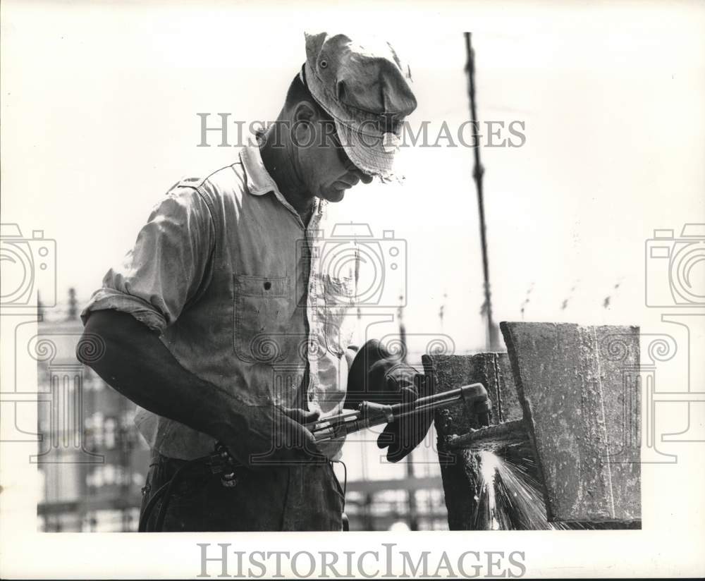 1963 Press Photo Interstate 10 bridge worker shown welding a metal frame- Historic Images