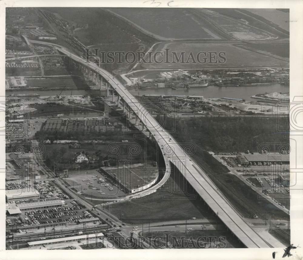 1966 Press Photo Interstate 10 Industrial Canal bridge from Louisa Street- Historic Images