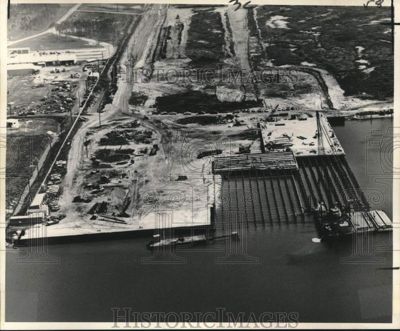 Load image into Gallery viewer, 1964 Press Photo Export terminal under construction by Jackson Port Authority
