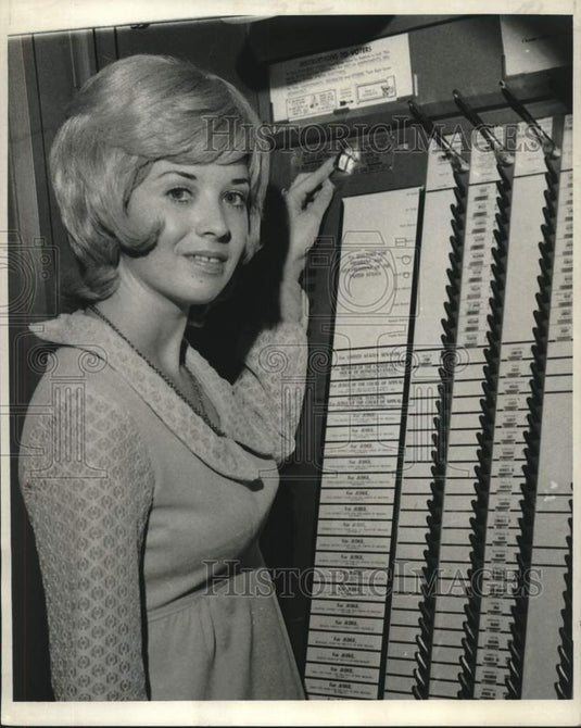 1972 Press Photo Karen Laporte, deputy clerk in the office of Daniel Haggerty