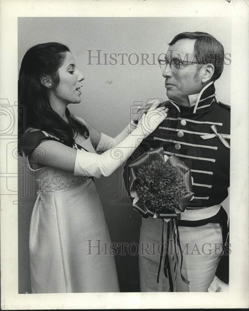 1971 Press Photo Gladys Fenner Gay Lebreton with escort Bruce Baird- Historic Images