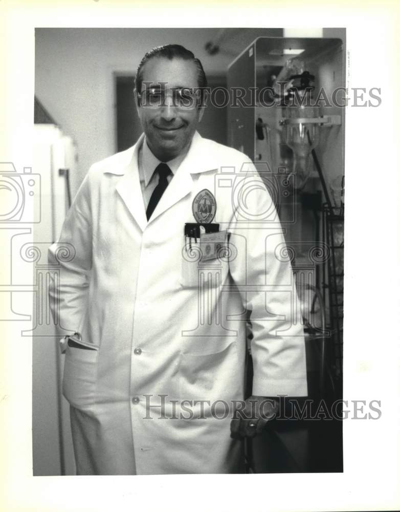 1992 Press Photo to attend International Conference on AIDS in Amsterdam- Historic Images