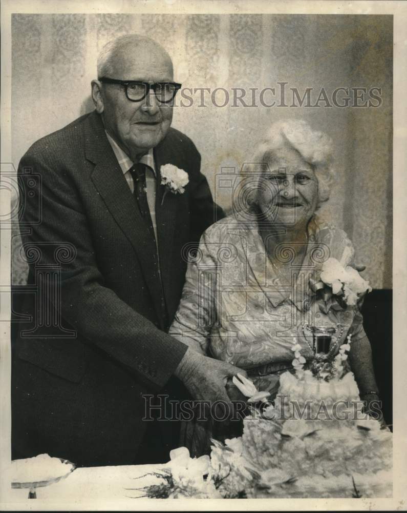 Load image into Gallery viewer, 1969 Press Photo Mr. and Mrs. Charles T. Lee Celebrate 50th Wedding Anniversary
