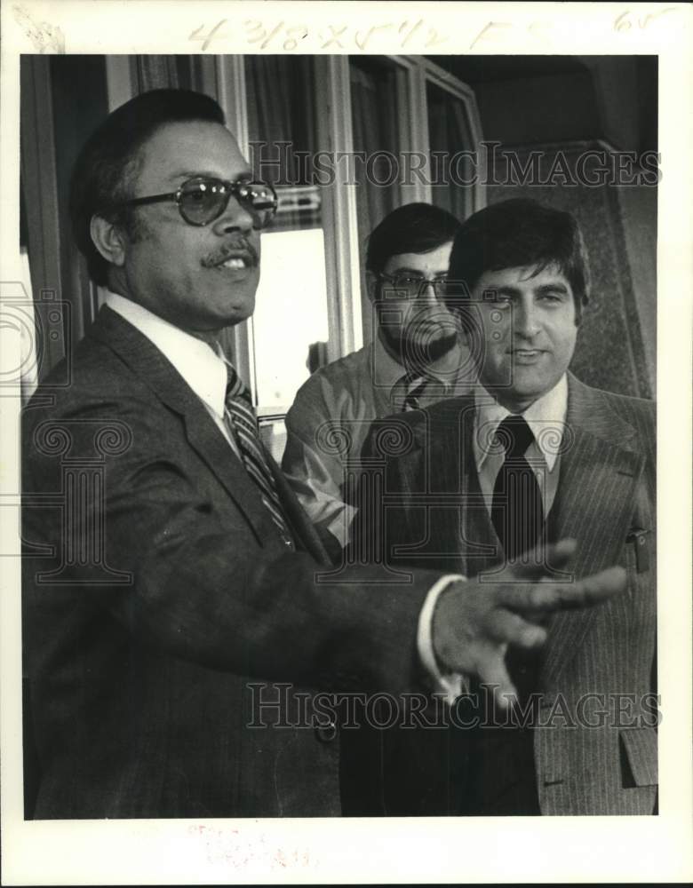 1979 Press Photo Teamsters And Police Representative Head Into Talks, Superdome- Historic Images