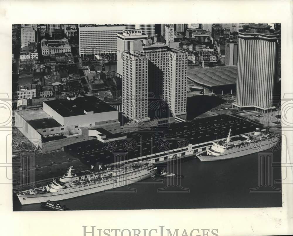 1977 Press Photo Cruise liners outside The International Rivercenter - nob51471