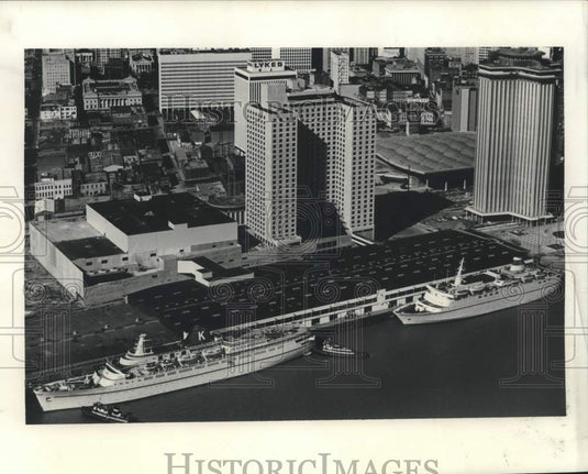 1977 Press Photo Cruise liners outside The International Rivercenter - nob51471