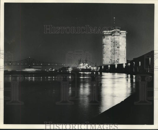 1974 Press Photo Night time view of the International Trade Center Building- Historic Images