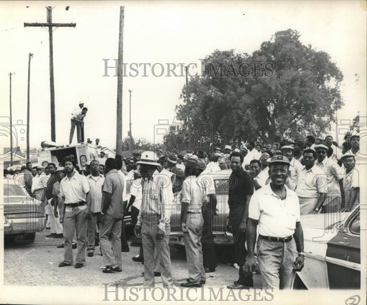 1973 Press Photo Longshoremen rallying at Annunciation Park. - nob51595