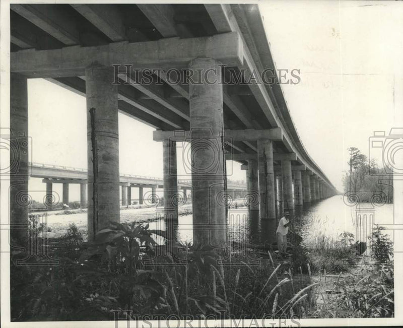 Load image into Gallery viewer, 1970 Press Photo Interstate-10, Frenier Beach looking east Lake Pontchartrain
