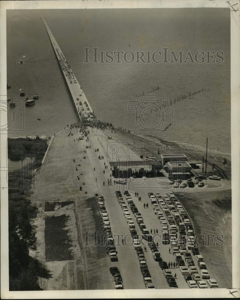 Load image into Gallery viewer, 1956 Press Photo Lake Ponchartrain Causeway North Plaza Dedication site
