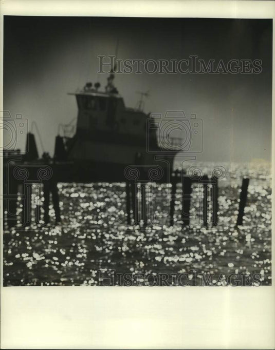 1977 Press Photo Yacht sailing on Lake Pontchartrain's sun sparkling water