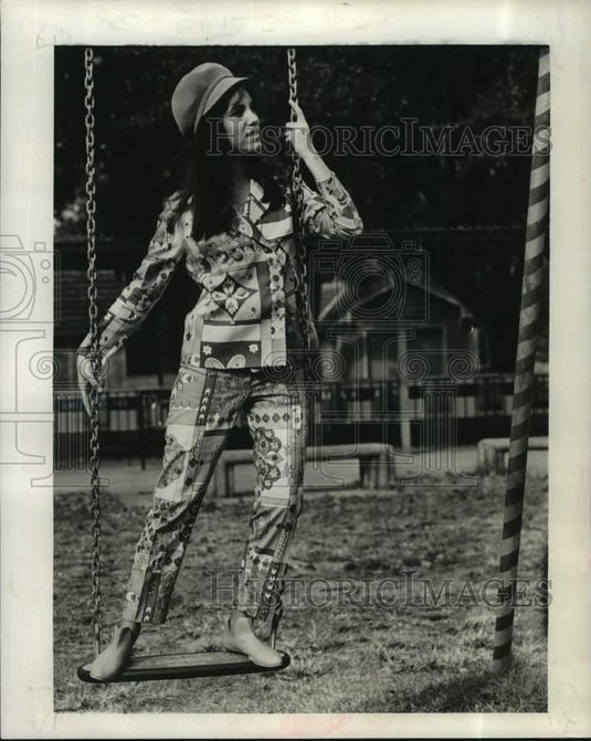 1967 Press Photo Patti Kalnit wears printed suit at the city's playground