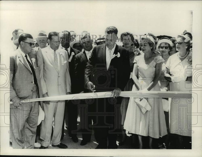 Load image into Gallery viewer, 1956 Press Photo Lake Pontchartrain Causeway North Side Dedication ceremonies
