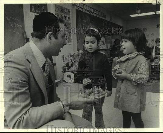 1978 Press Photo Rabbi Yaakob Deitsch and students of Lake Shore Hebrew School