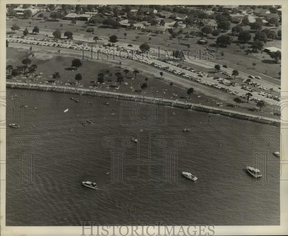 1959 Press Photo Lake Pontchartrain aerial view of boats &amp; picnickers