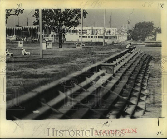 1976 Press Photo A lone man passing time on the Lake Pontchartrain Seawall