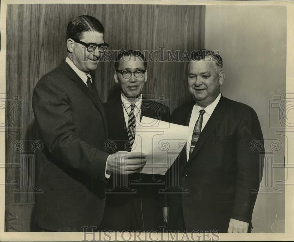 1965 Press Photo C. Calvert Knudsen with Hyun Chul Kim, Korean Ambassador - Historic Images