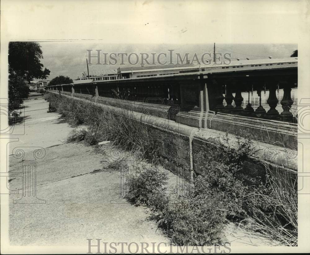 1967 Press Photo Unsightly seawall faces West End Park - nob53055