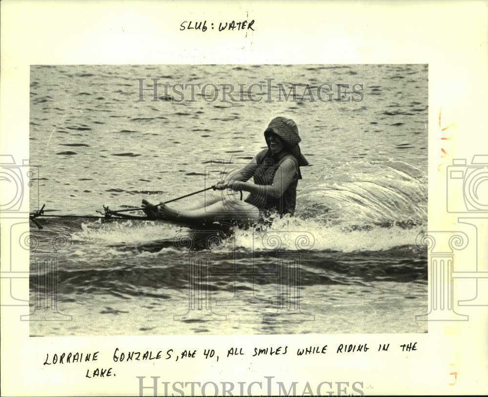 1984 Press Photo Lorraine Gonzales being pulled on a makeshift surf board