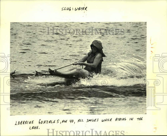 1984 Press Photo Lorraine Gonzales being pulled on a makeshift surf board