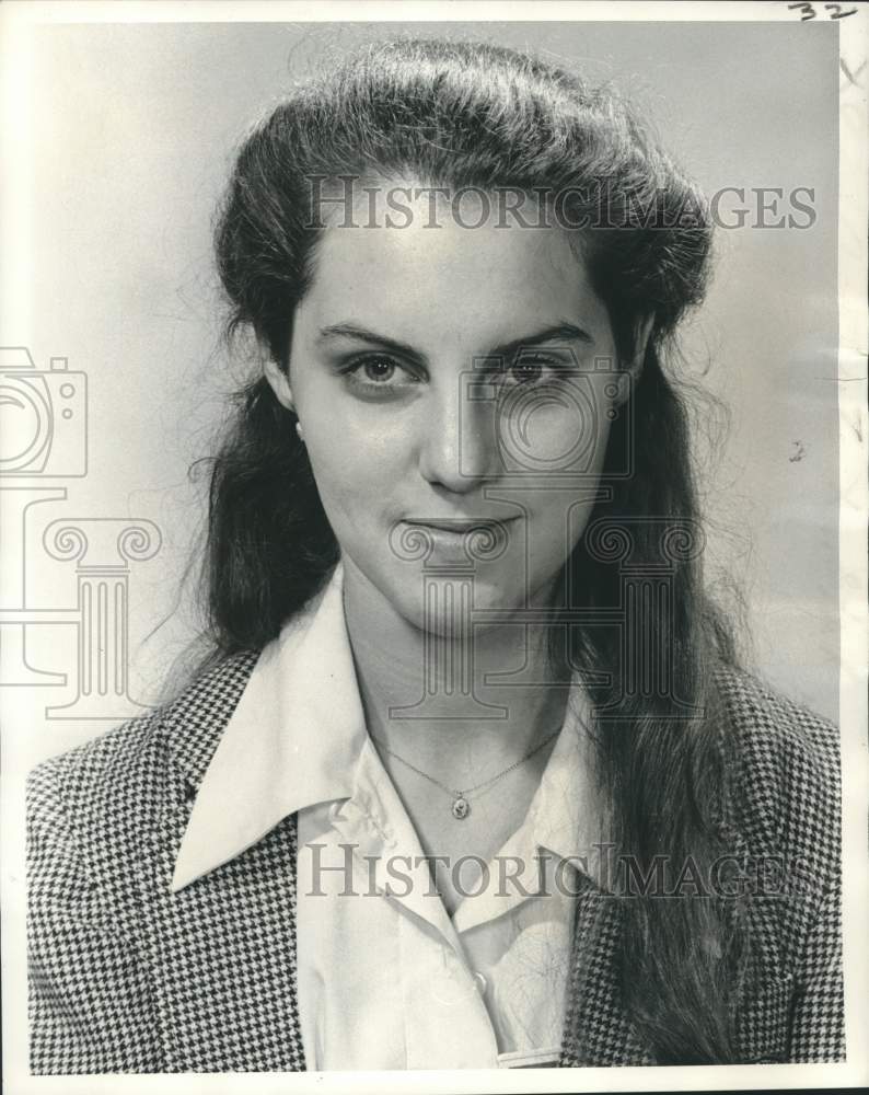 1974 Press Photo Ann Kinberger, student at Mount Carmel Academy - Historic Images