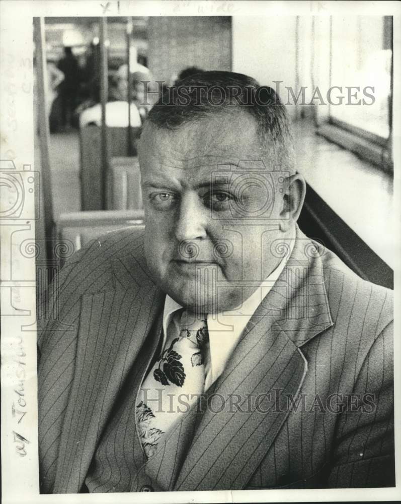 1977 Press Photo Kenneth Johnston, of Woolco, will move to St. Louis Woolco.- Historic Images